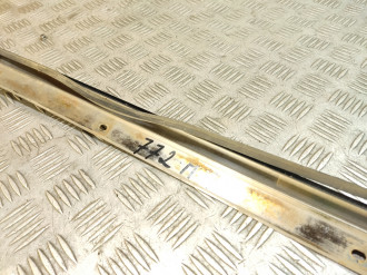 Молдинг стекла Nissan Maxima a33