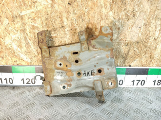 Крепление аккумулятора Nissan Maxima a33