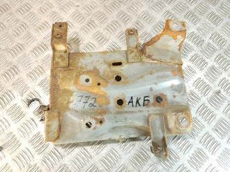 Крепление аккумулятора Nissan Maxima a33