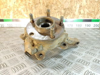 Кулак поворотный передний правый Nissan Maxima a33