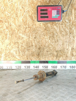 Амортизатор задний правый Nissan Maxima a33