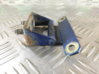 Петля багажника правая Nissan Almera N15