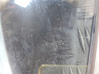 Стекло двери задней правой форточка Nissan Maxima a33