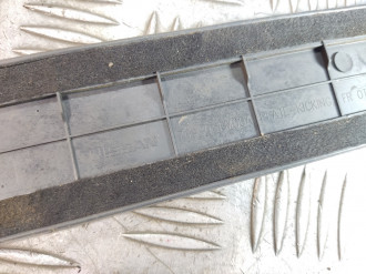 Накладка порога внутренняя передняя правая Nissan Tiida c11