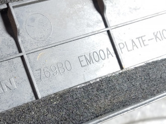 Накладка порога внутренняя передняя правая Nissan Tiida c11