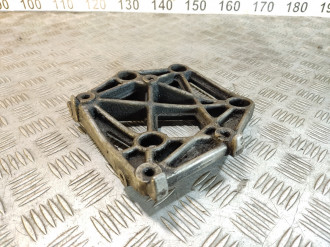 Кронштейн компрессора кондиционера Nissan Maxima a33