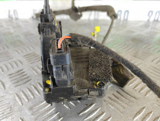 Замок двери передней левой Nissan Qashqai 2009