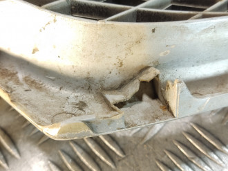 Решетка радиатора Nissan Almera N15