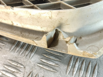 Решетка радиатора Nissan Almera N15