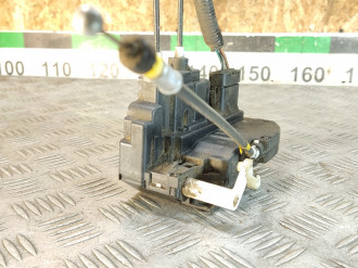 Замок двери передней правой Nissan Micra K12