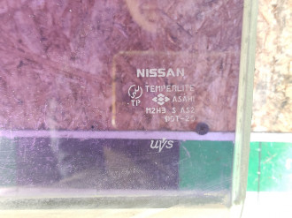 Стекло двери задней левой Nissan Micra K12