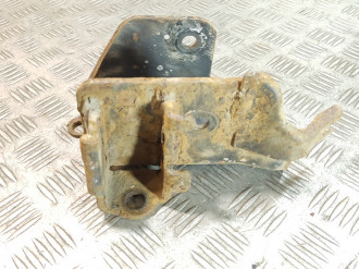 Кронштейн задней балки Nissan Micra K12
