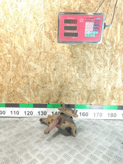 Кулак поворотный передний правый Nissan Almera N16