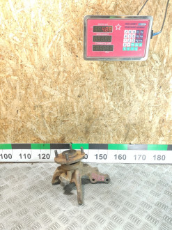 Кулак поворотный передний левый Nissan Almera N16