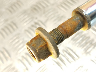 Амортизатор передний левый Nissan Almera N16