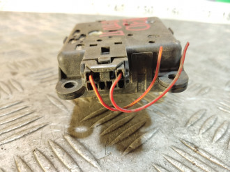 Моторчик заслонки отопителя Nissan Almera N16