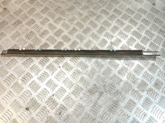 Молдинг стекла двери правой задней Nissan Almera N16