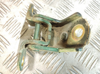 Петля двери задней правой верхняя Nissan Almera N16