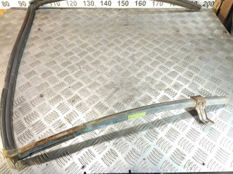 Уплотнитель стекла двери пер. левый Nissan Almera N16