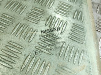 Стекло двери задней левой Nissan Almera N16