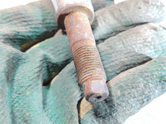 Амортизатор передний правый Nissan Almera N16