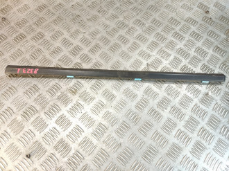 Накладка стекла двери задней левой Nissan Almera N16