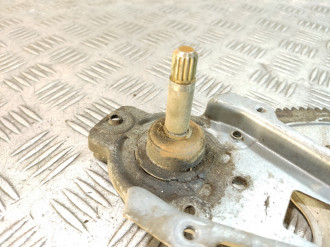 Стеклоподъемник задний правый Nissan Almera N16