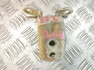 Петля двери передней правой верхняя Nissan Almera N16