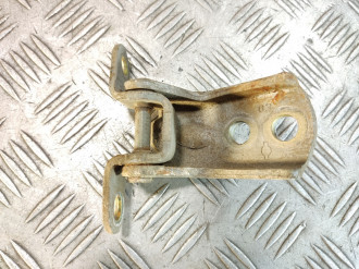 Петля двери передней правой верхняя Nissan Almera N16