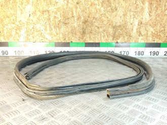 Уплотнитель двери передней левой Nissan Almera N16