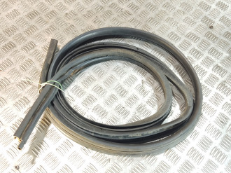 Уплотнитель двери передней левой Nissan Almera N16