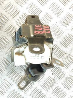 Ремень безопасности центральный задний Nissan Almera N16