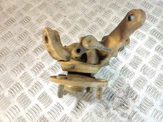 Кулак поворотный передний правый Nissan Almera N16