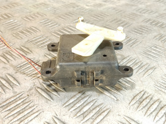 Моторчик заслонки отопителя Nissan Almera N16