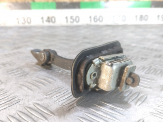 Ограничитель двери передний Nissan Qashqai 2009