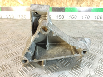 Кронштейн компрессора кондиционера Saab 9-5 1998-2002