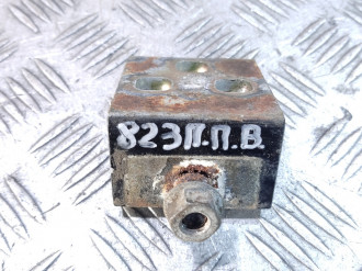 Петля двери передней правой верхняя Saab 9-5 1998-2002