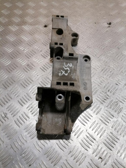 Кронштейн генератора Skoda Octavia 2000 2011