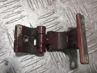 Петля багажника правая Skoda Octavia 2000 2011