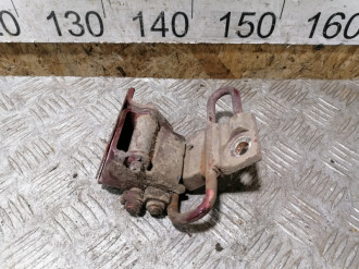 Петля двери передней правой нижняя Skoda Octavia 2000 2011