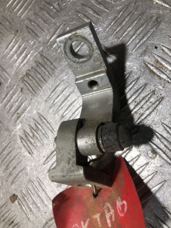 Петля двери задней правой верхняя Skoda Octavia 2000 2011