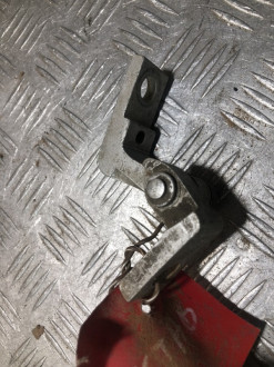 Петля двери задней правой верхняя Skoda Octavia 2000 2011