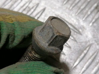 Болт Гайка колесные Skoda Octavia 2000 2011