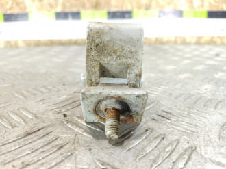 Петля багажника правая Skoda Fabia 1997 2007