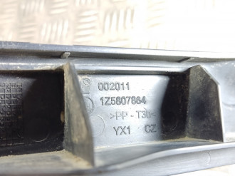 Направляющая бампера Skoda Octavia 2004 2013