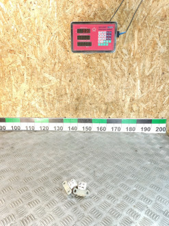 Петля багажника левая Skoda Fabia 2007 2015