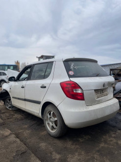 В разборе Skoda Fabia 2007 2015