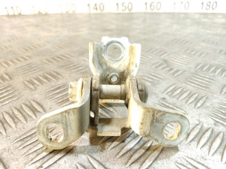 Петля двери задней правой нижняя Skoda Fabia 2007 2015