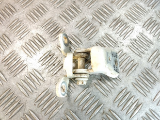 Петля двери задней правой нижняя Skoda Fabia 2007 2015