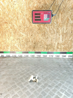 Петля двери задней правой нижняя Skoda Fabia 2007 2015